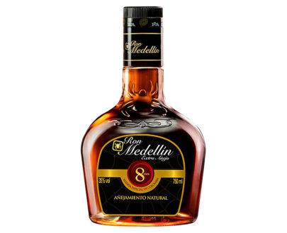 Botella de Ron Medellín 8 Años de 0,7 litros.